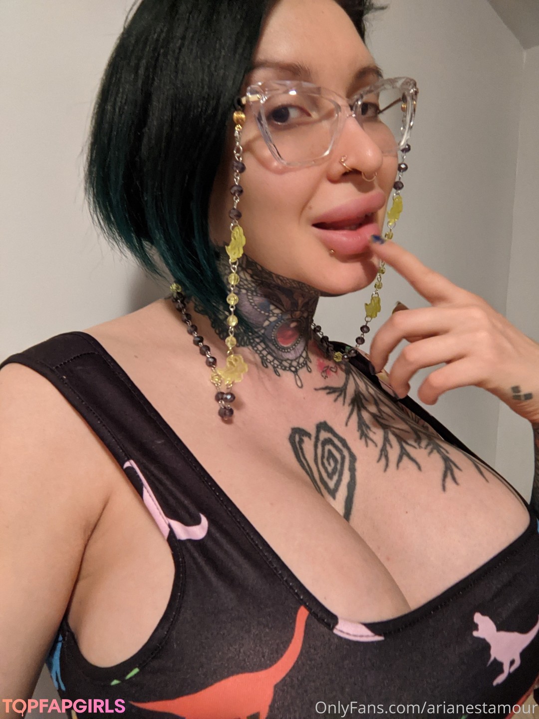 Naakte gelekte OnlyFans-foto van Ariane Saint Amour #460