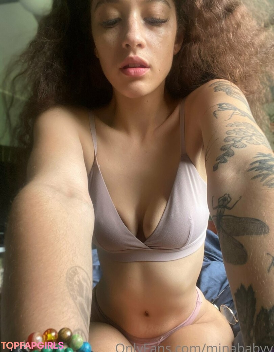 Naakte gelekte OnlyFans-foto van Minababyy #190