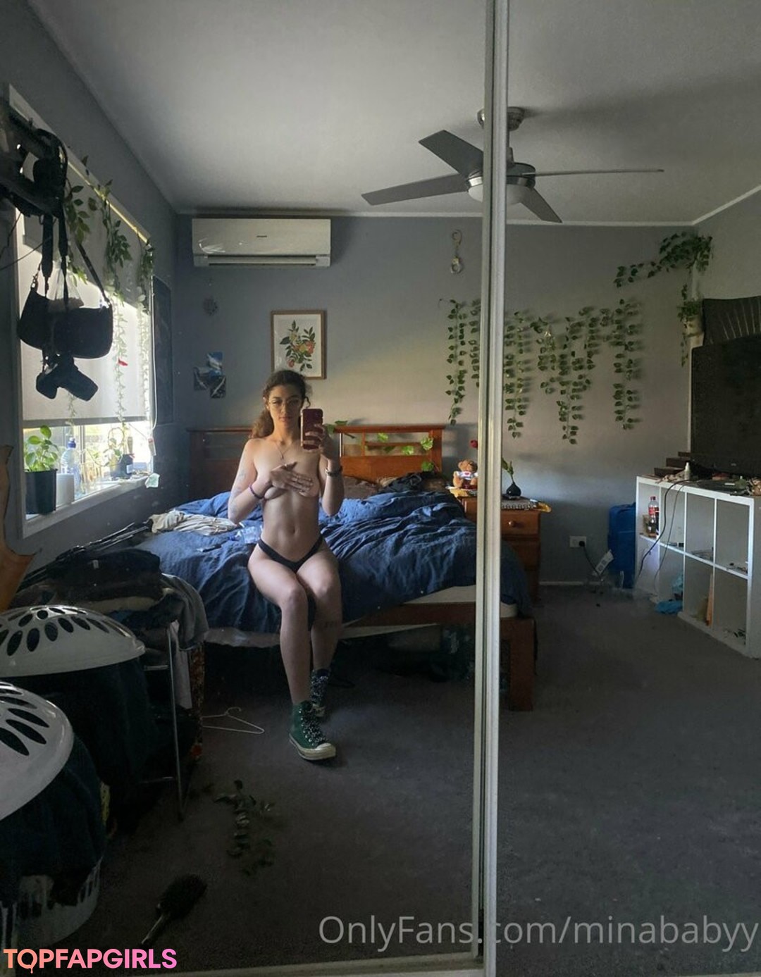 Naakte gelekte OnlyFans-foto van Minababyy #201