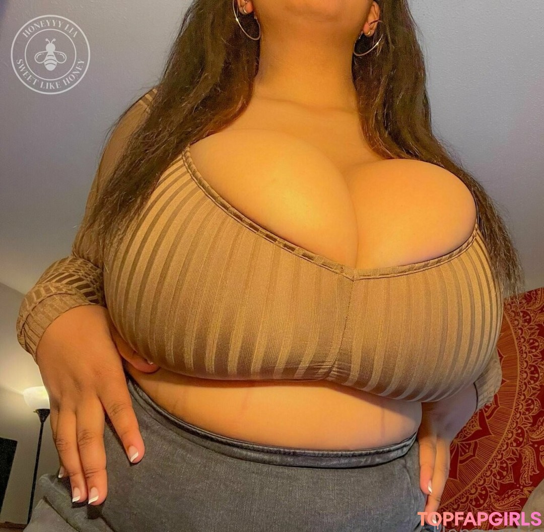 Naakte gelekte OnlyFans-foto van Miss Honey Mia #48