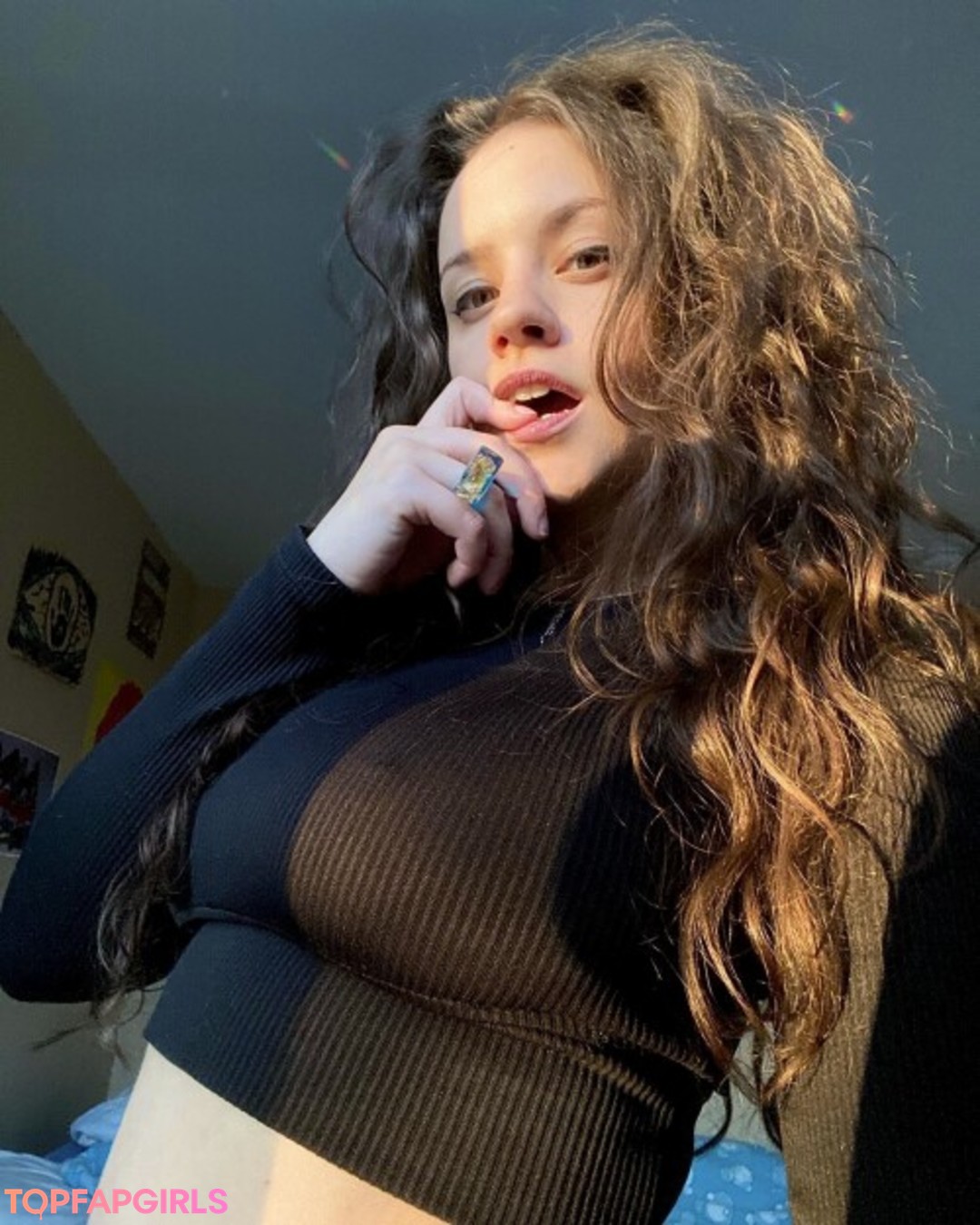 Naakte gelekte OnlyFans-foto van Quinn Finite #83