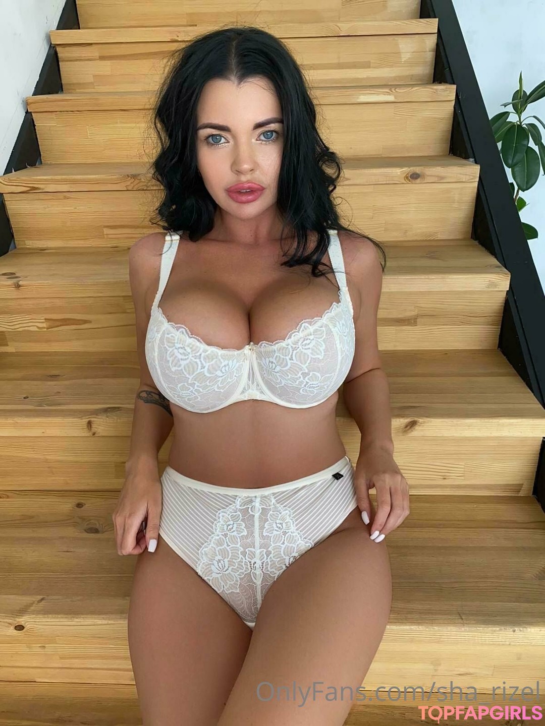 Naakte gelekte OnlyFans-foto van Sha Rizel #119