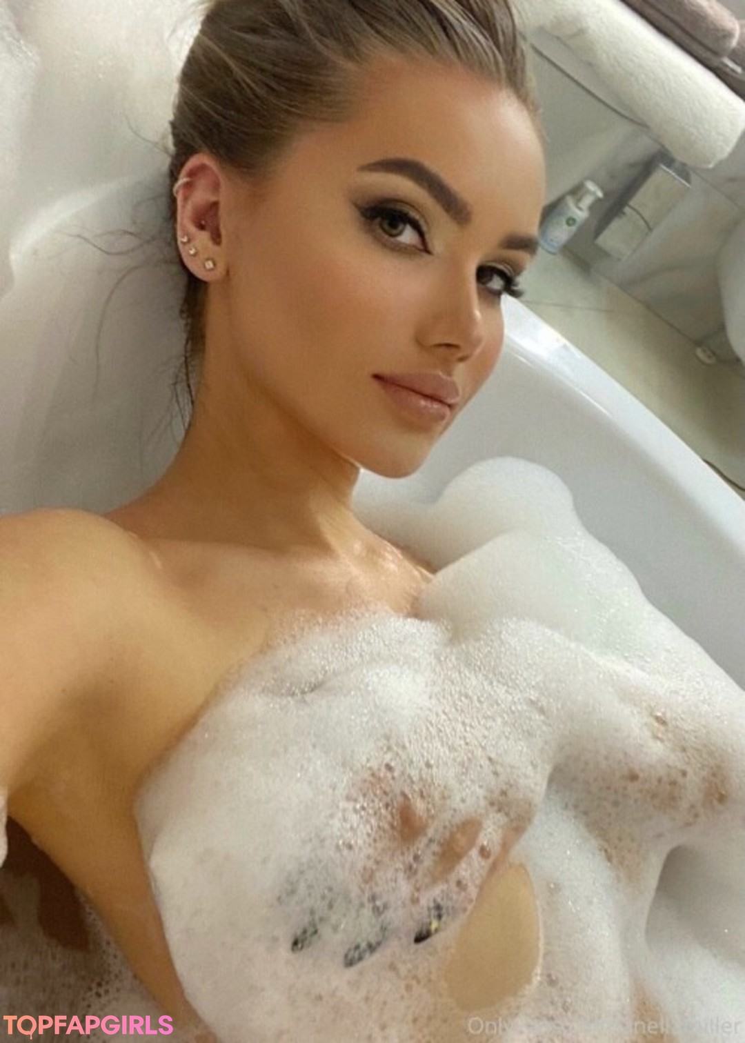 Naakte gelekte OnlyFans-foto van Anella Miller #3