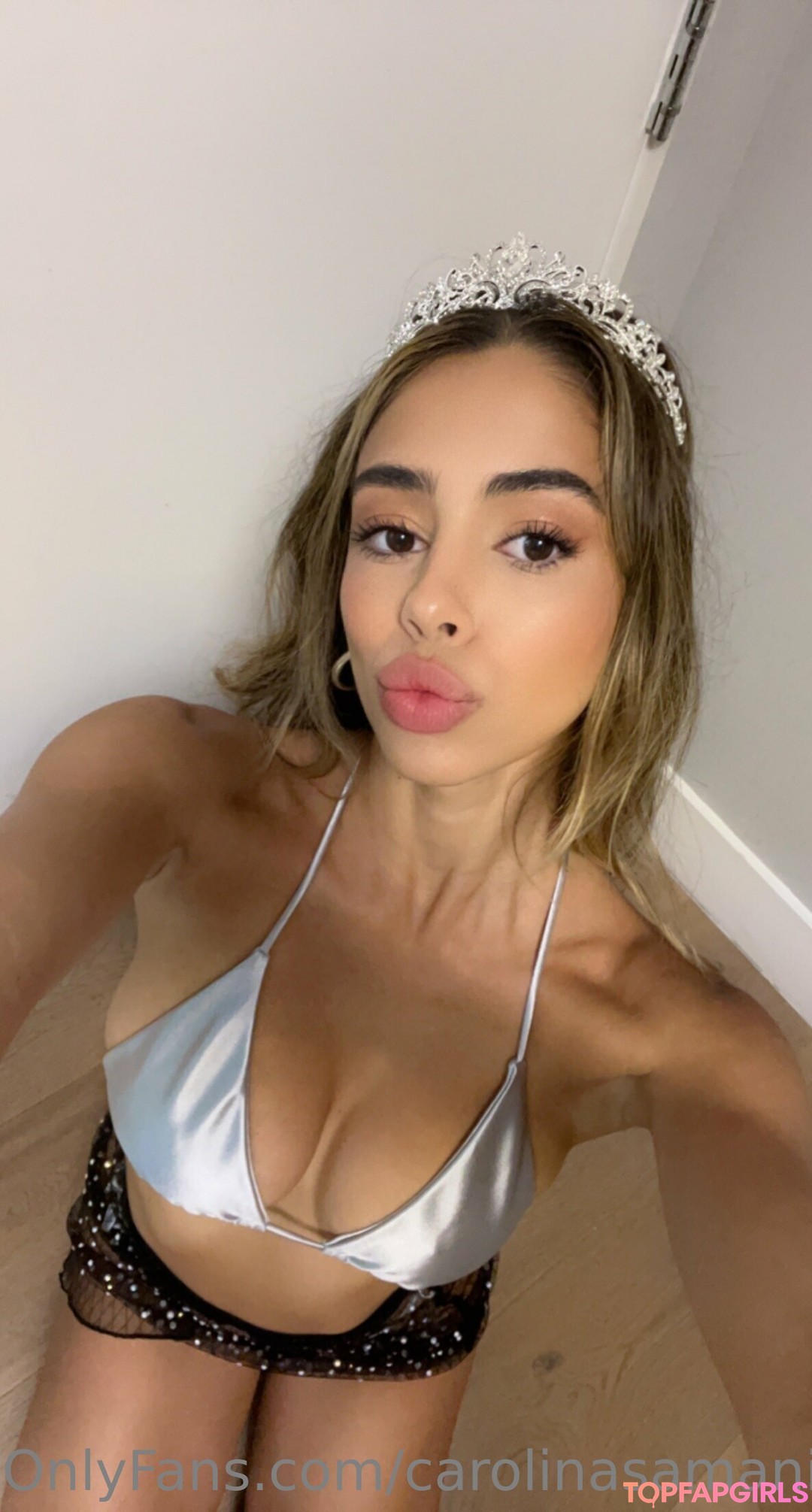 Naakte gelekte OnlyFans-foto van Carolina Samani #68