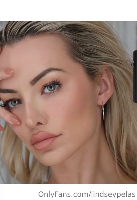 Lindsey Pelas