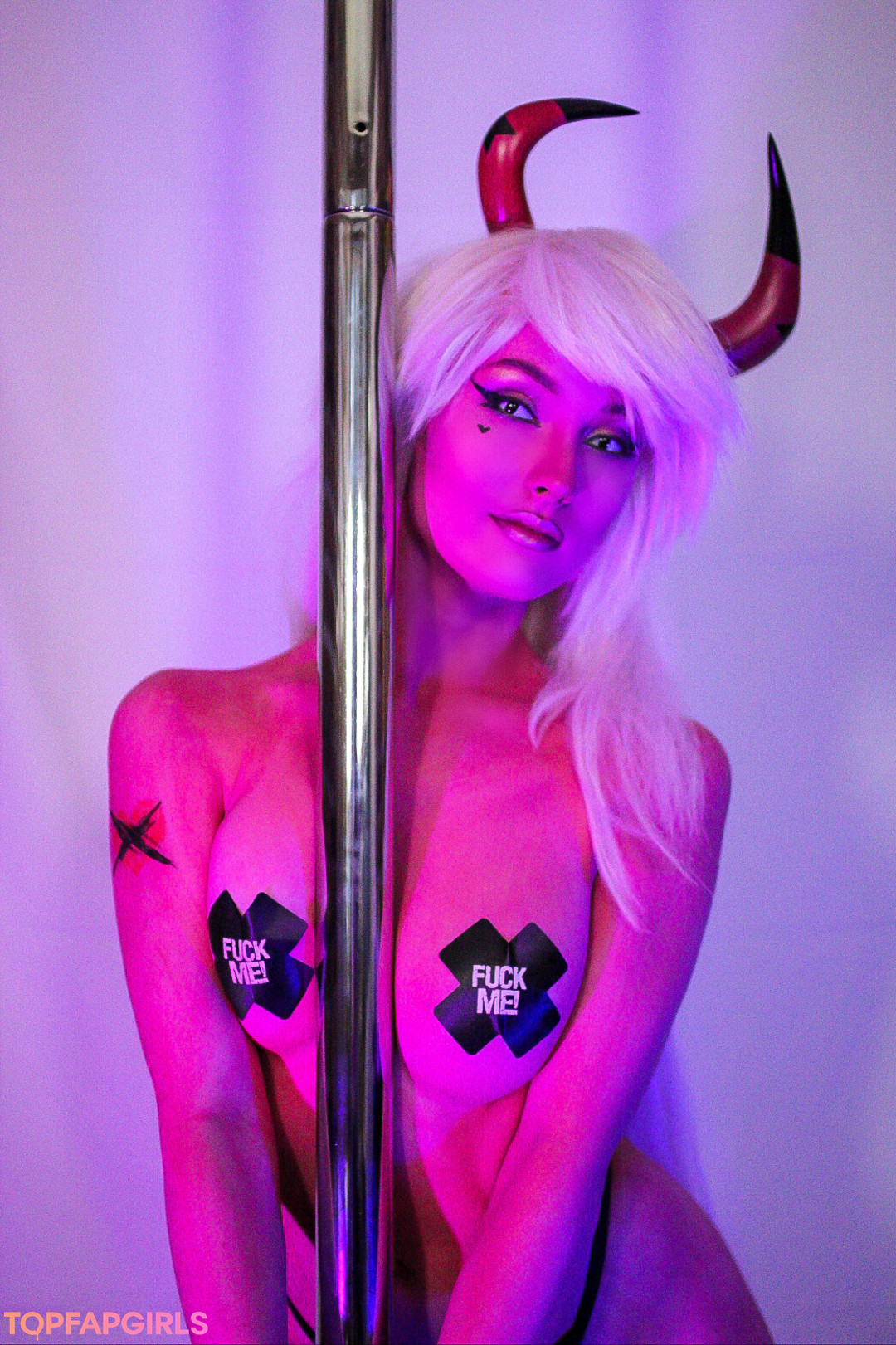 Naakte gelekte OnlyFans-foto van Chameleahn #232