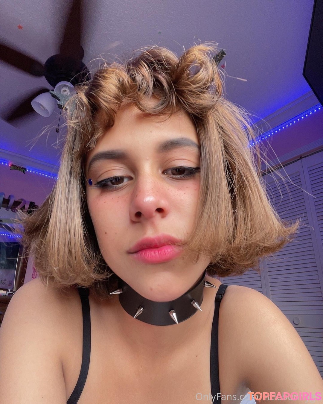 Naakte gelekte OnlyFans-foto van Little Bunny #6