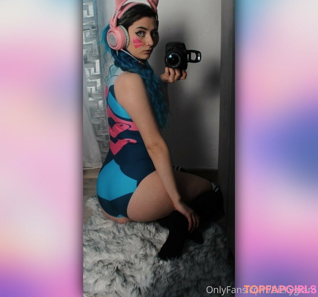 Naakte gelekte OnlyFans-foto van Bickygram #40