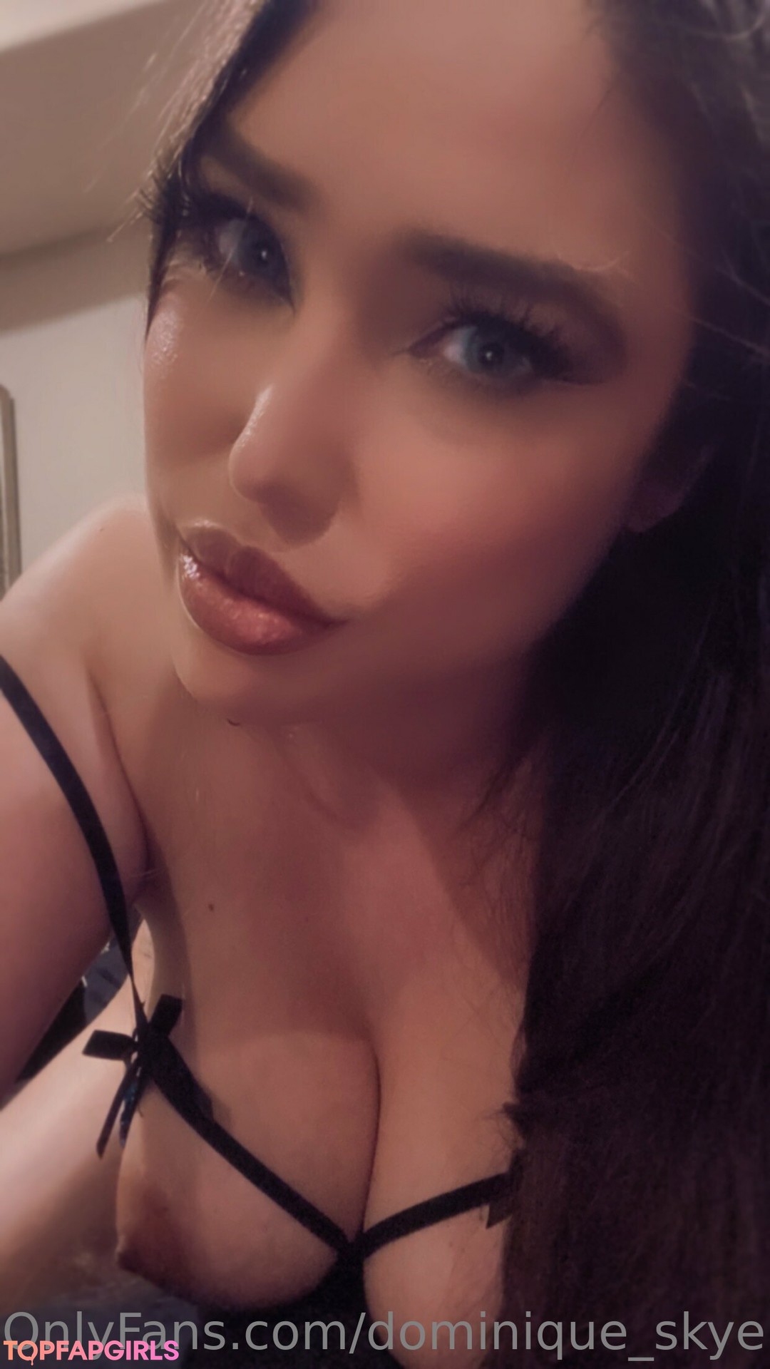 Naakte gelekte OnlyFans-foto van Dominique Skye #97
