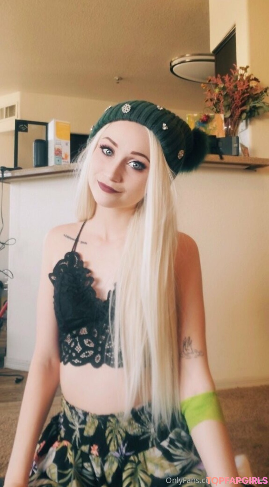 Naakte gelekte OnlyFans-foto van Scarlet Skies #127