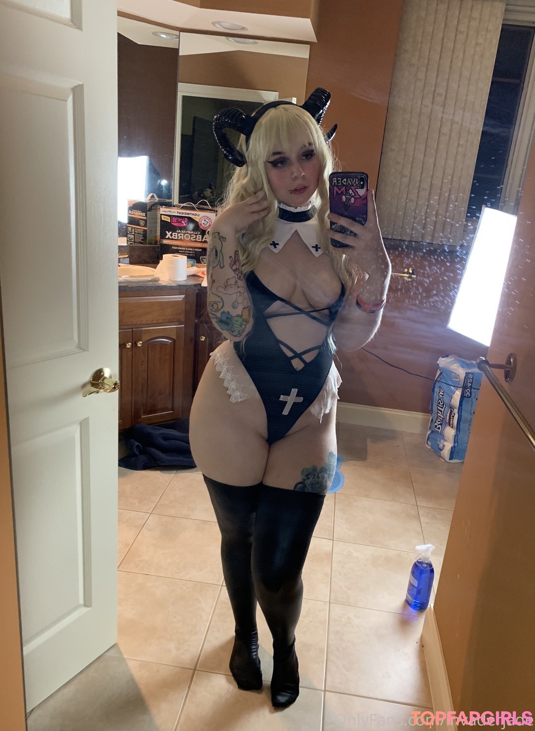 Naakte gelekte OnlyFans-foto van Invader Jade #99