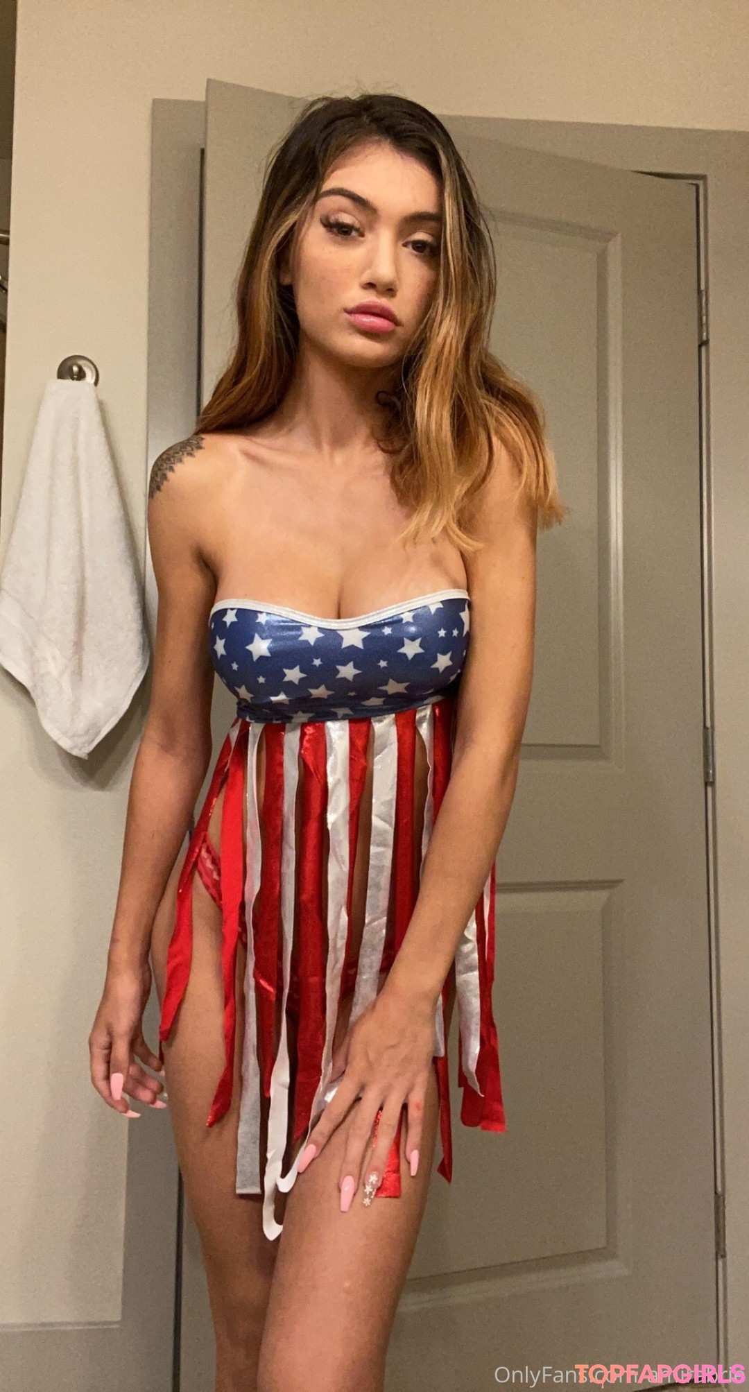 Naakte gelekte OnlyFans-foto van Amira Brie #157