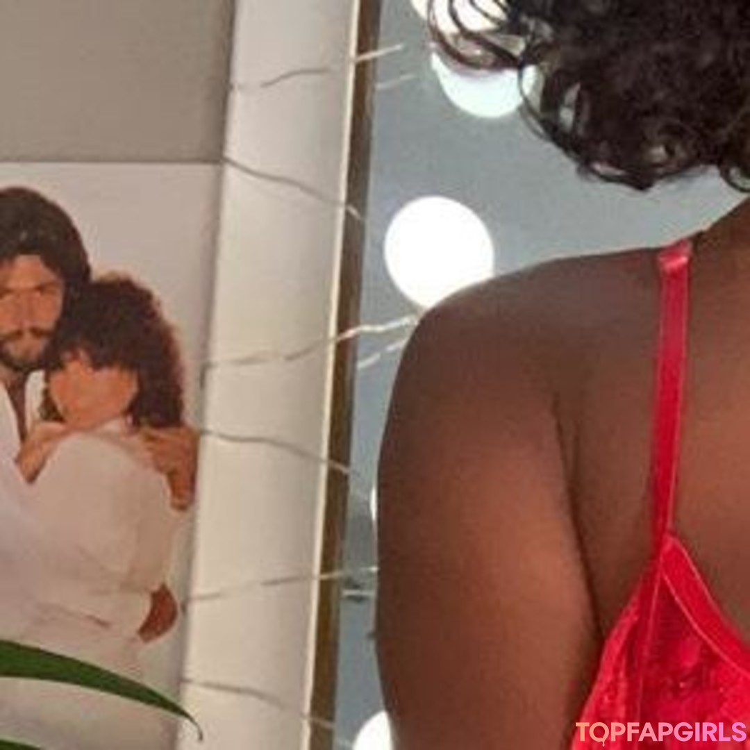 Naakte gelekte OnlyFans-foto van Lyra Amorr #65