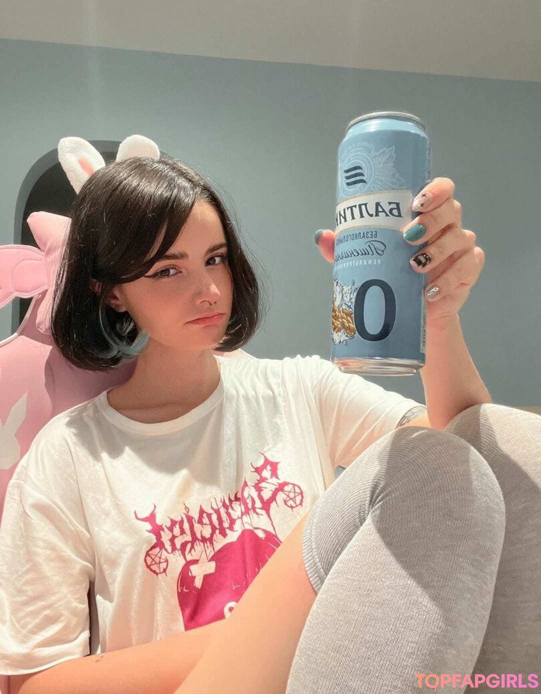Naakte gelekte OnlyFans-foto van Loona #1084