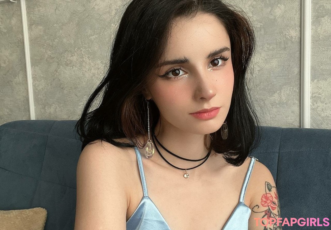 Naakte gelekte OnlyFans-foto van Loona #1179