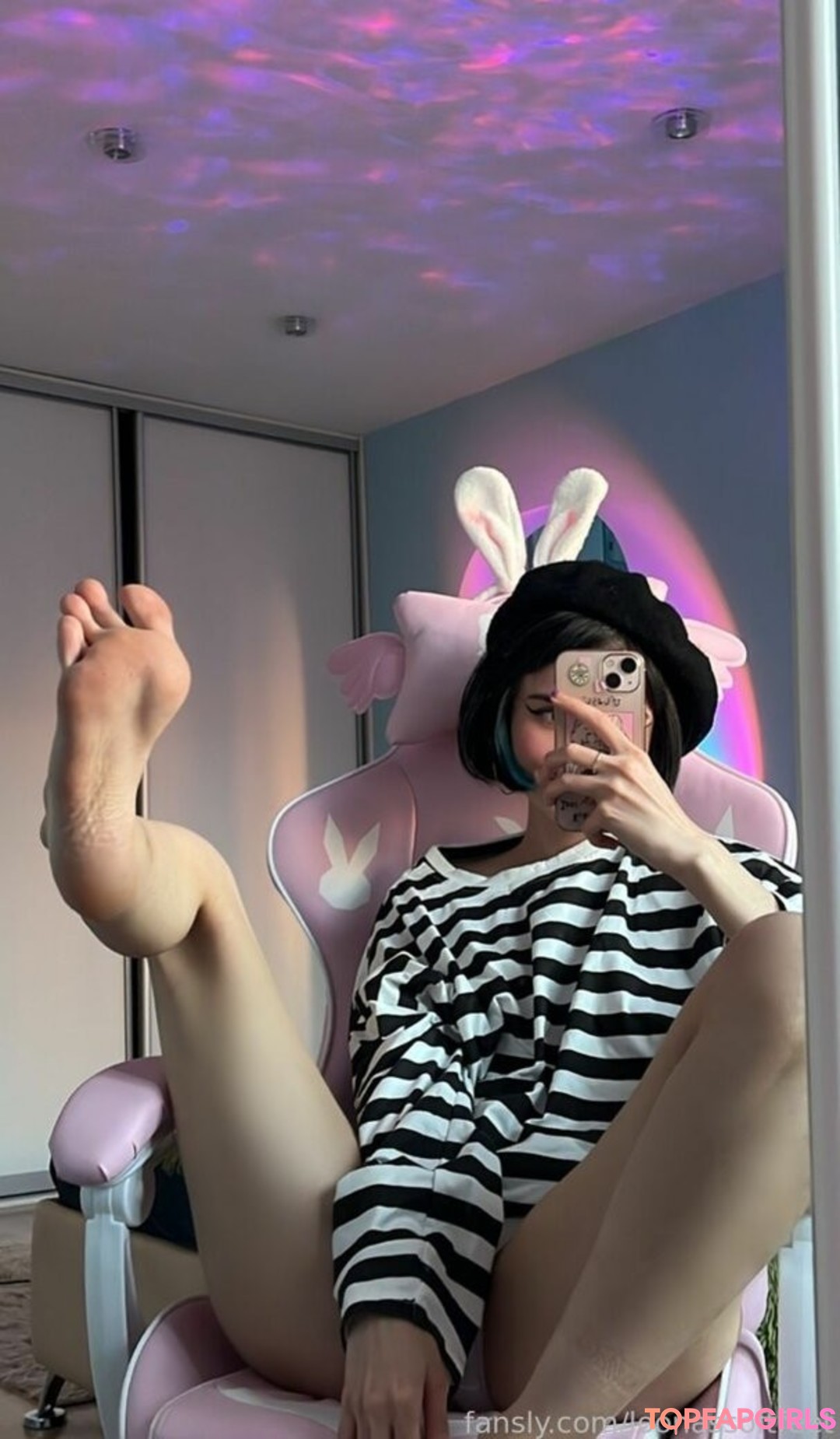 Naakte gelekte OnlyFans-foto van Loona #1250