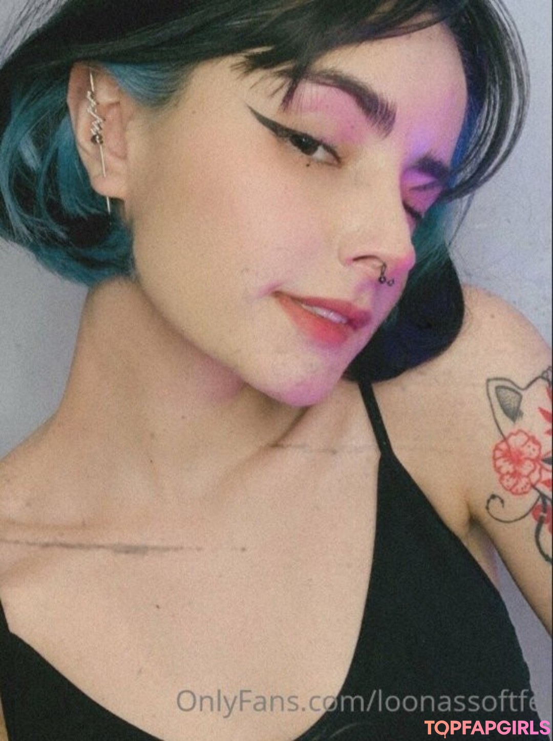 Naakte gelekte OnlyFans-foto van Loona #188