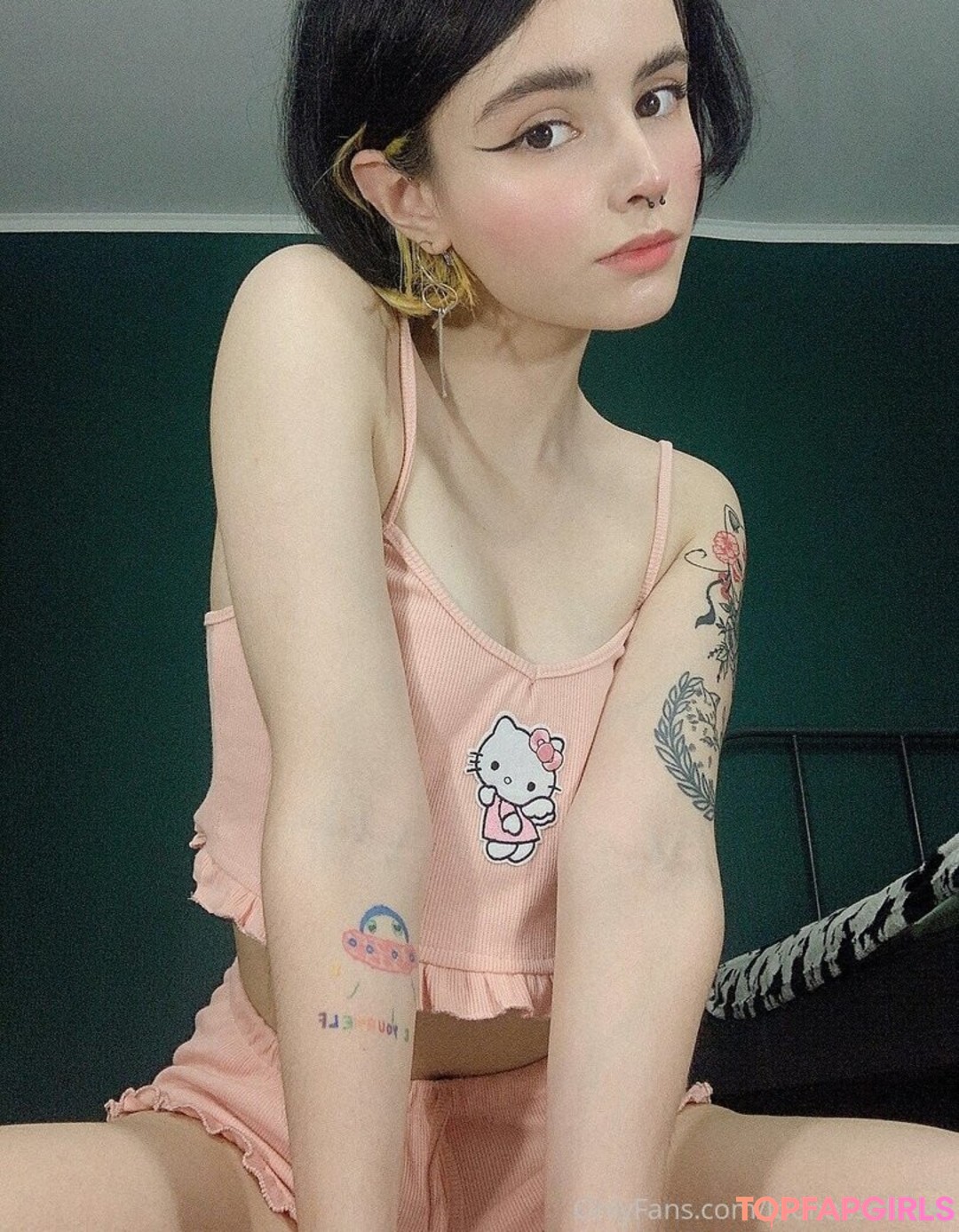 Naakte gelekte OnlyFans-foto van Loona #248