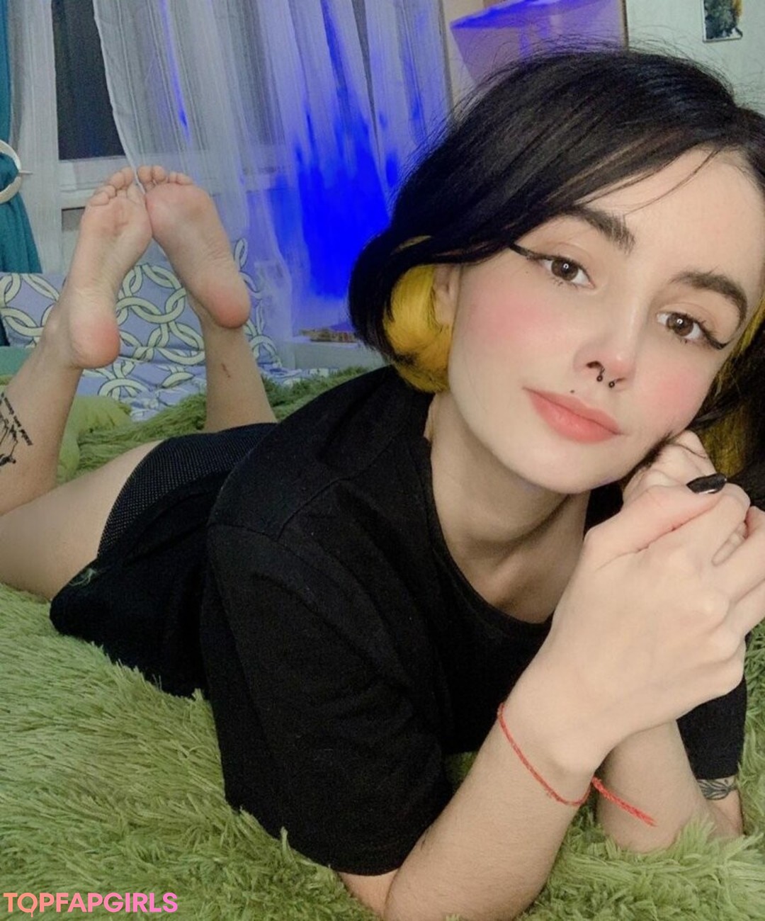 Naakte gelekte OnlyFans-foto van Loona #348