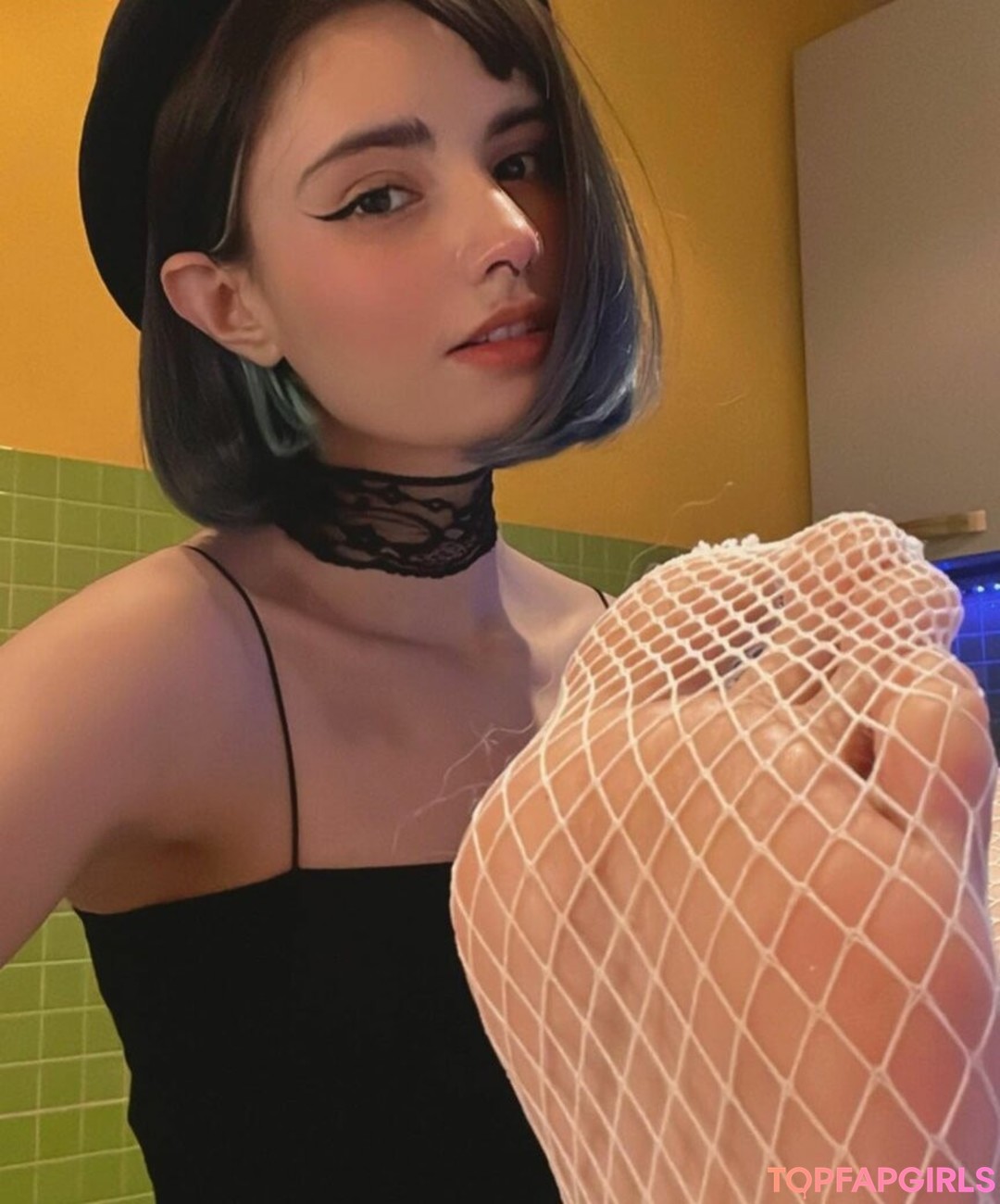 Naakte gelekte OnlyFans-foto van Loona #381