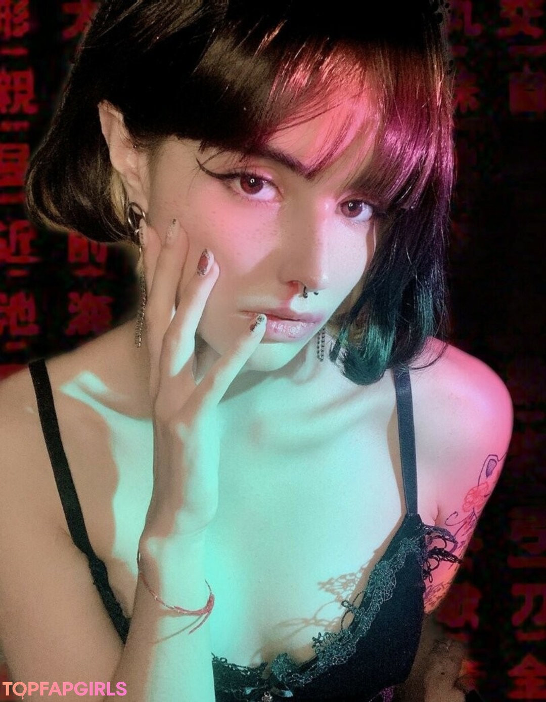 Naakte gelekte OnlyFans-foto van Loona #503