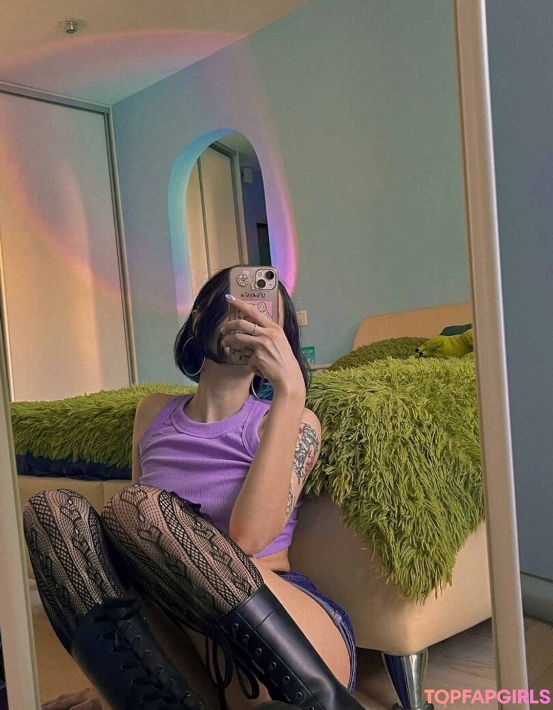 Naakte gelekte OnlyFans-foto van Loona #532