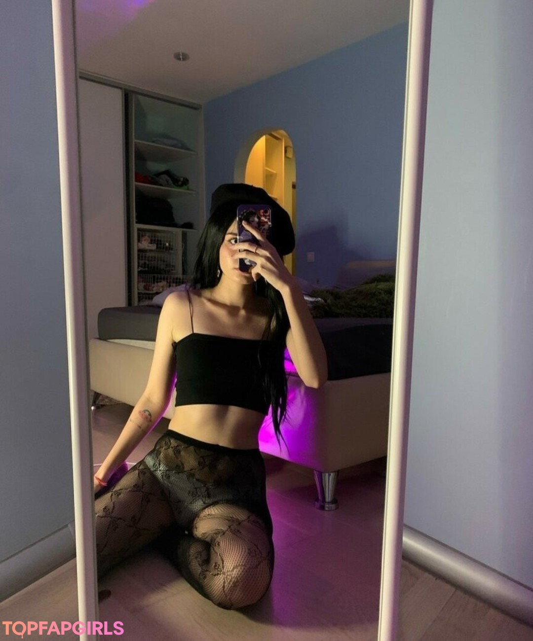 Naakte gelekte OnlyFans-foto van Loona #620