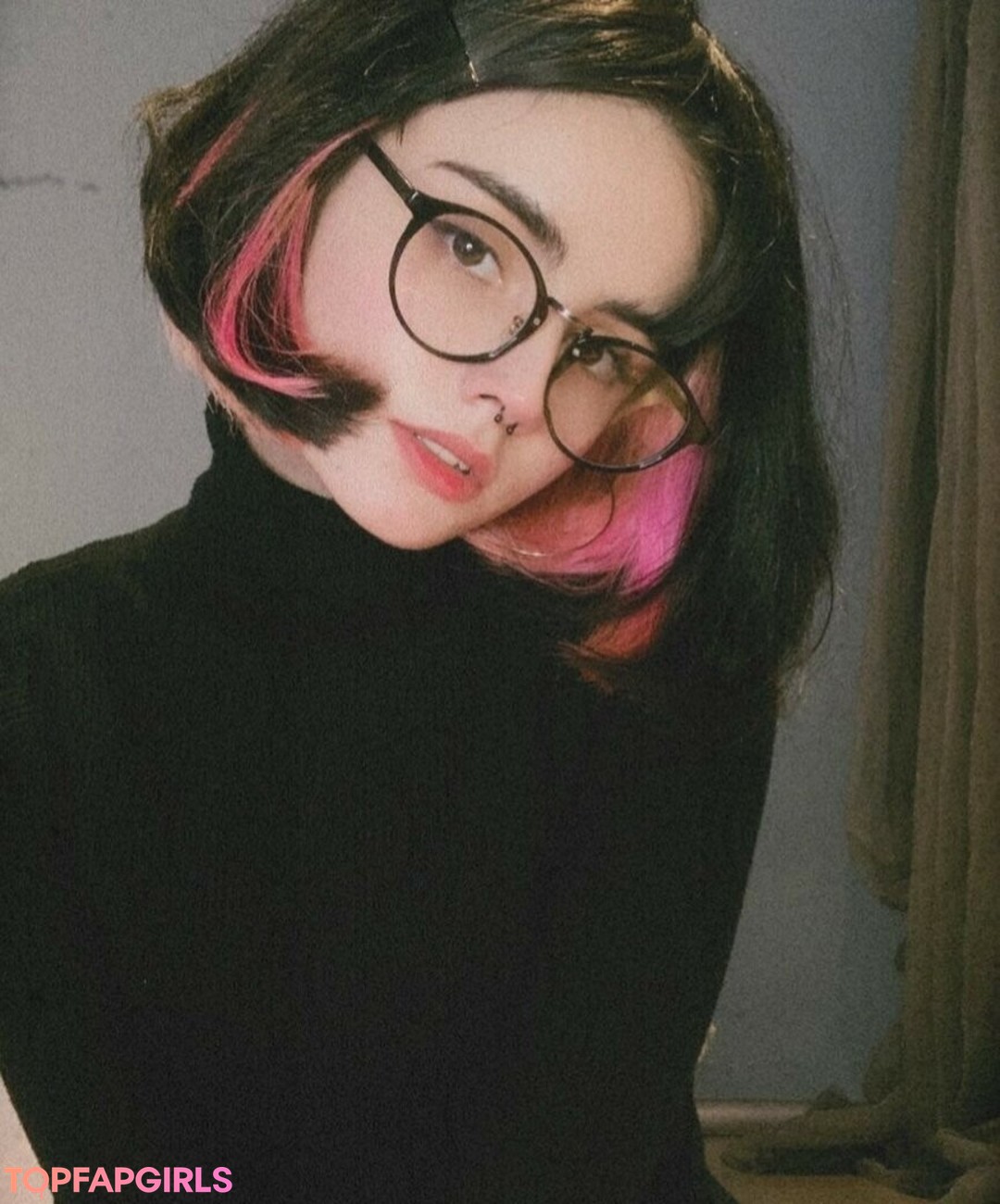 Naakte gelekte OnlyFans-foto van Loona #628