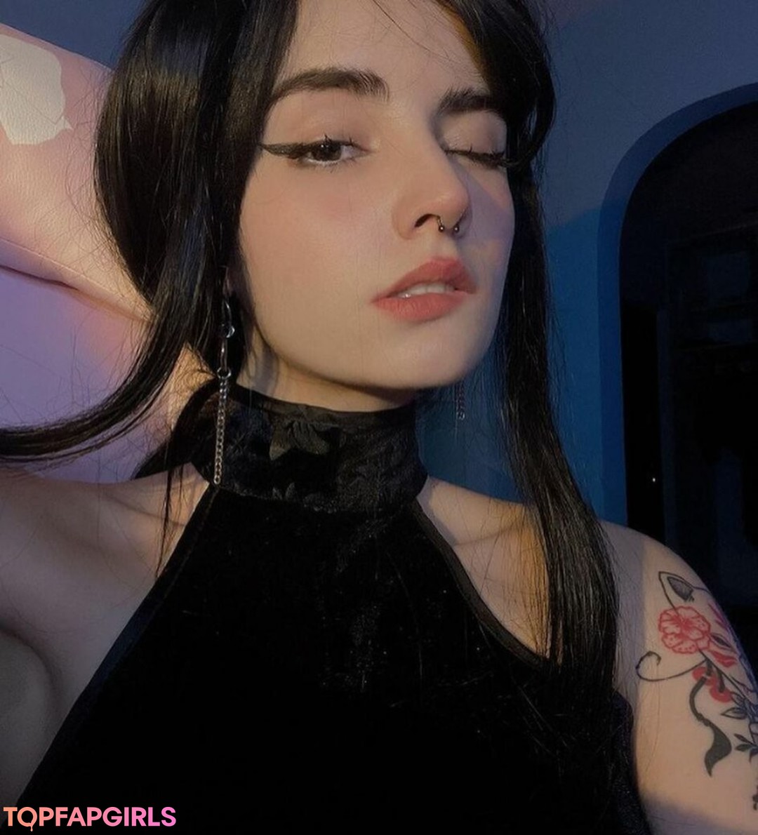 Naakte gelekte OnlyFans-foto van Loona #742