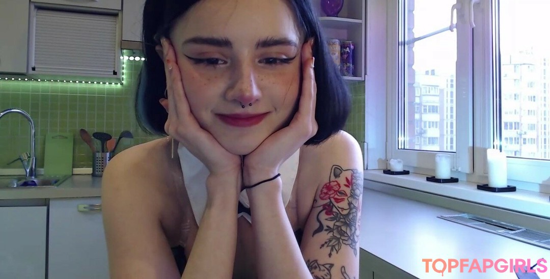 Naakte gelekte OnlyFans-foto van Loona #844