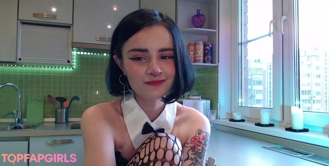 Naakte gelekte OnlyFans-foto van Loona #861