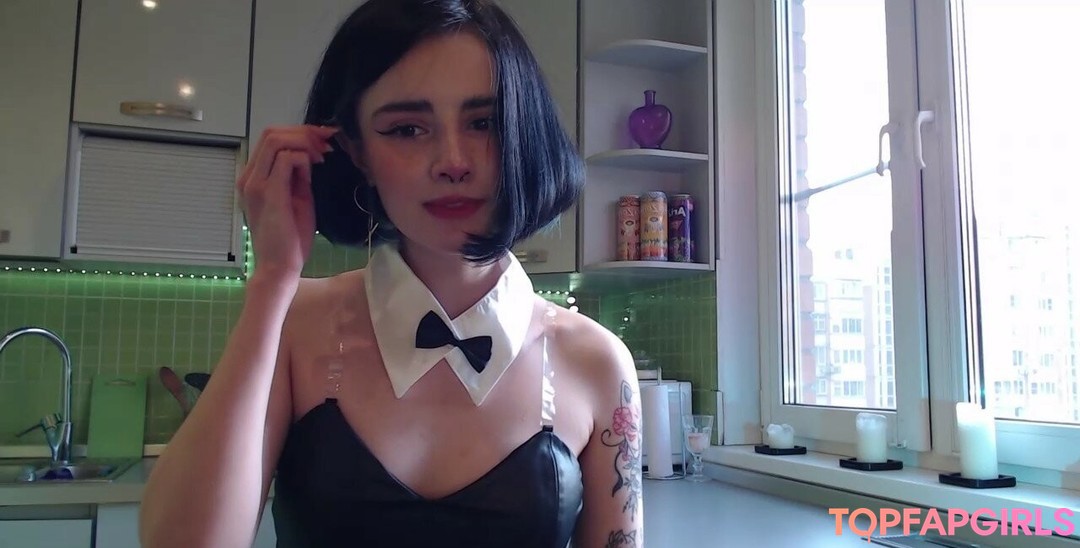 Naakte gelekte OnlyFans-foto van Loona #870