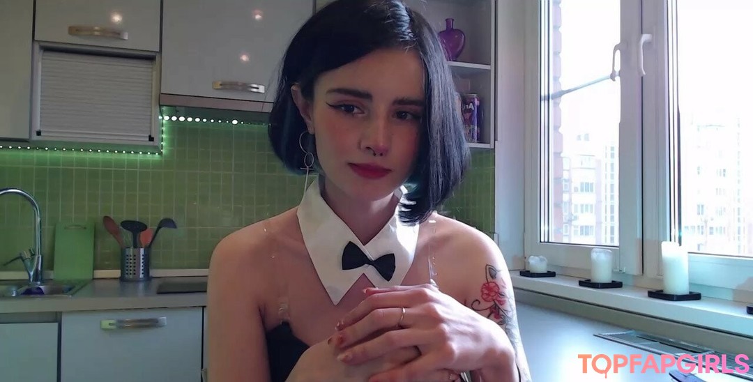 Naakte gelekte OnlyFans-foto van Loona #874