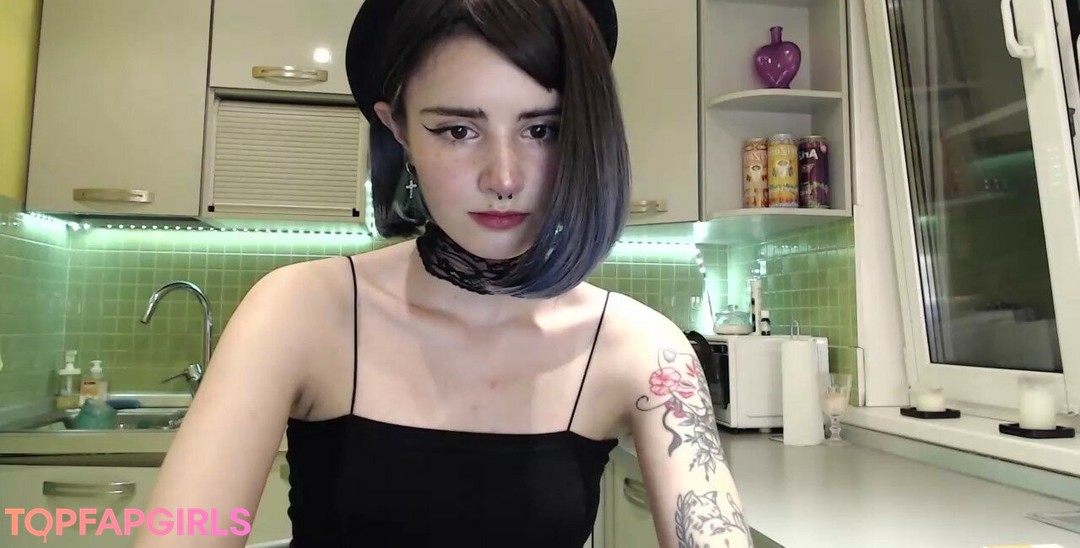 Naakte gelekte OnlyFans-foto van Loona #897