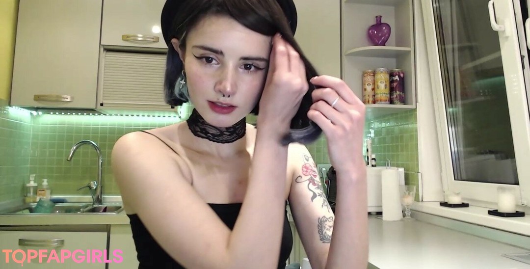 Naakte gelekte OnlyFans-foto van Loona #907