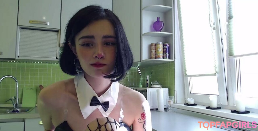 Naakte gelekte OnlyFans-foto van Loona #925