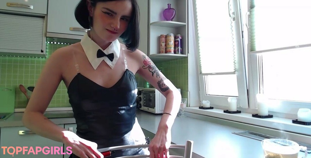 Naakte gelekte OnlyFans-foto van Loona #938