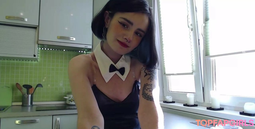 Naakte gelekte OnlyFans-foto van Loona #951