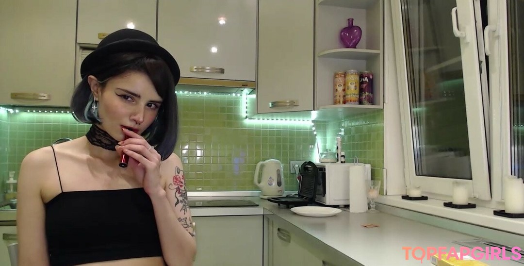 Naakte gelekte OnlyFans-foto van Loona #995