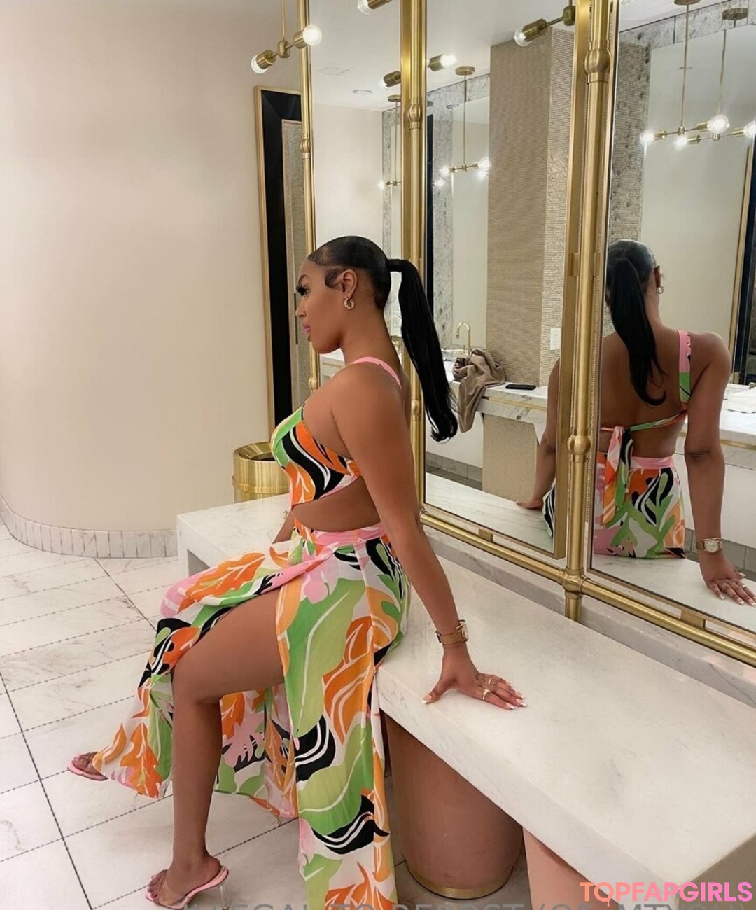 Naakte gelekte OnlyFans-foto van Lola Teases #2
