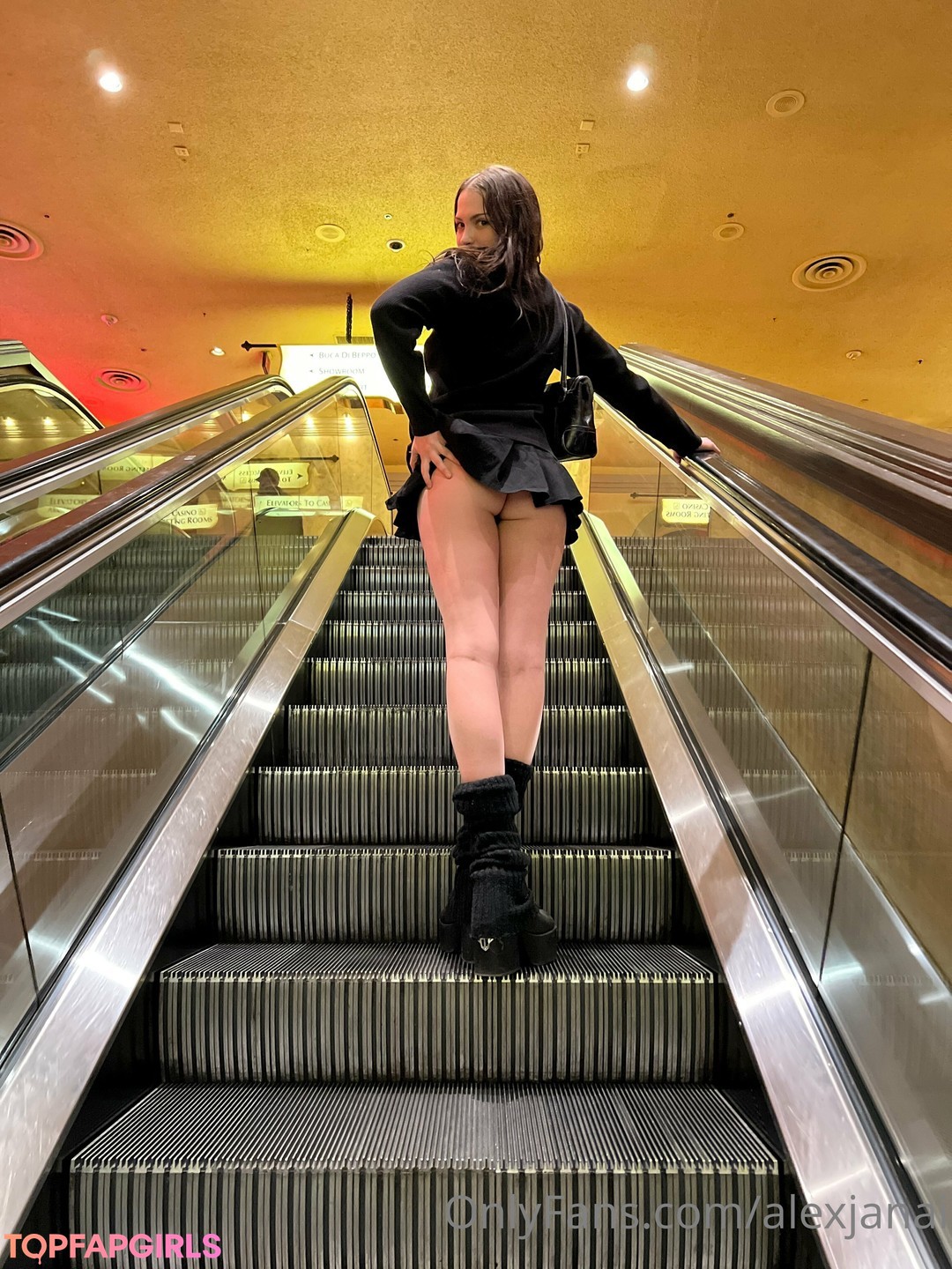 Naakte gelekte OnlyFans-foto van Alex Janai #141