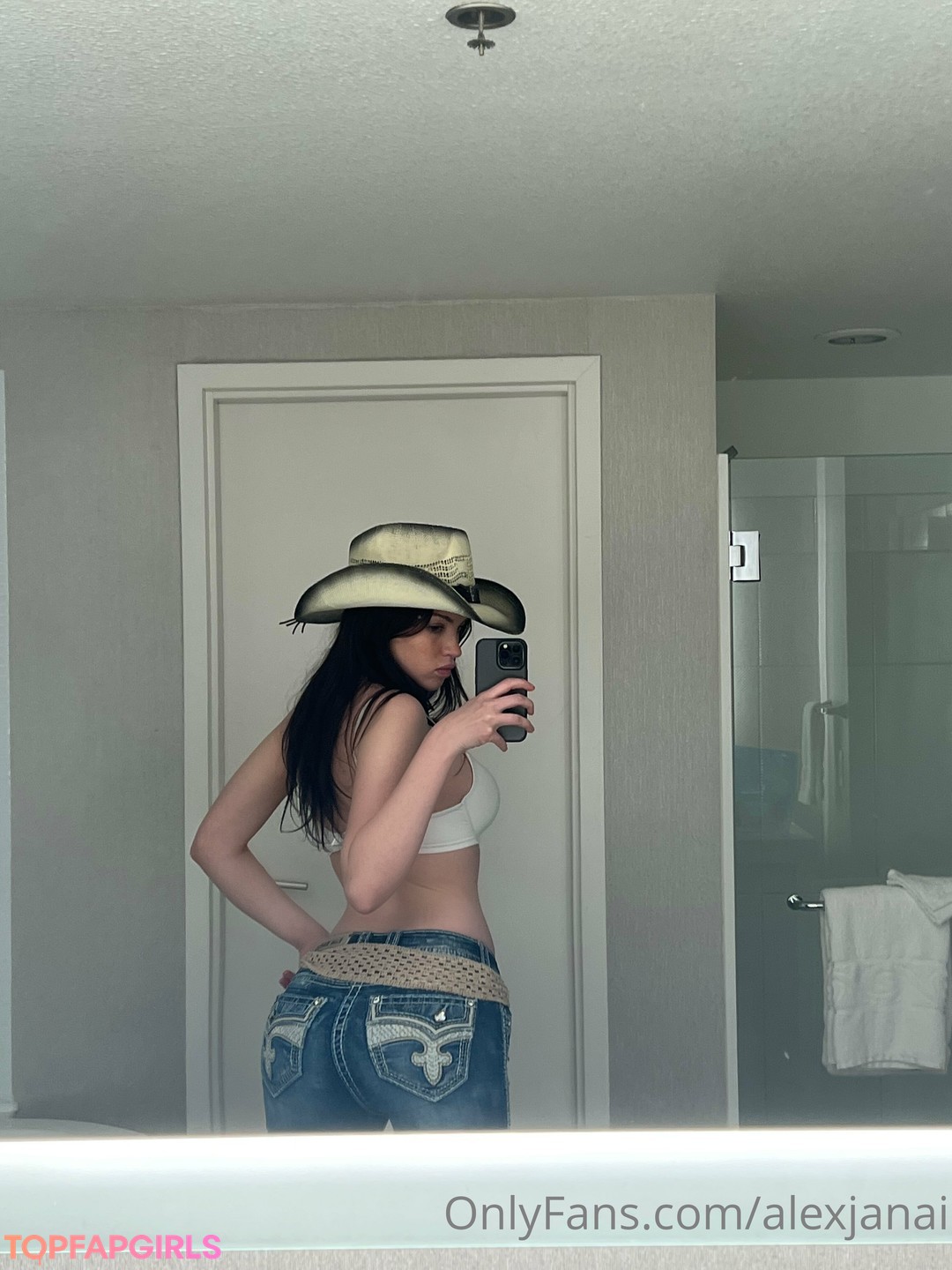 Naakte gelekte OnlyFans-foto van Alex Janai #154