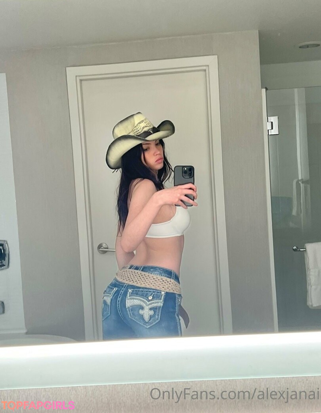 Naakte gelekte OnlyFans-foto van Alex Janai #319