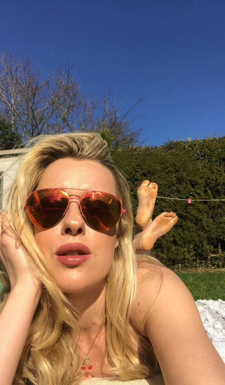Naakte gelekte OnlyFans-foto van Rosa Brighid
