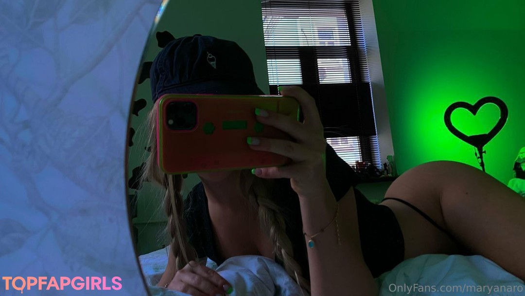 Naakte gelekte OnlyFans-foto van Maryana Ro #25