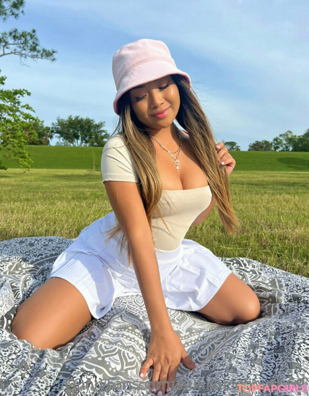 Naakte gelekte OnlyFans-foto van Suki #1215