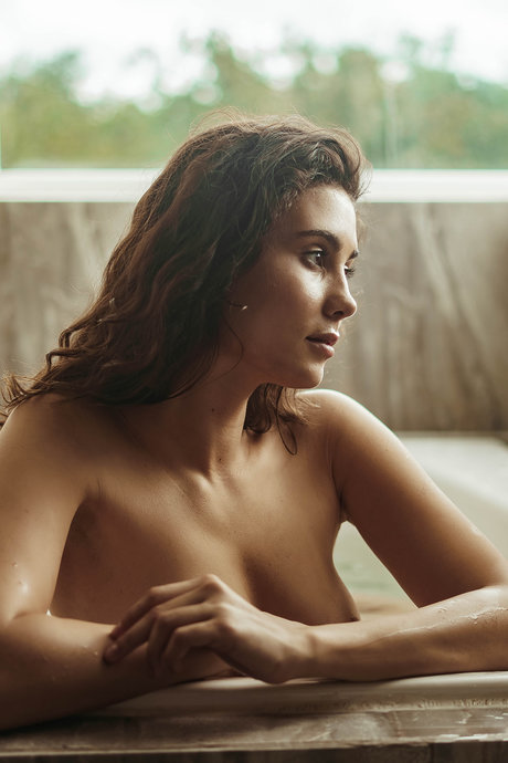 Naakte gelekte OnlyFans-foto van Ari