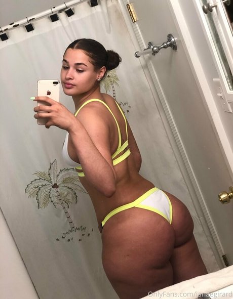 Naakte gelekte OnlyFans-foto van Janae Girard