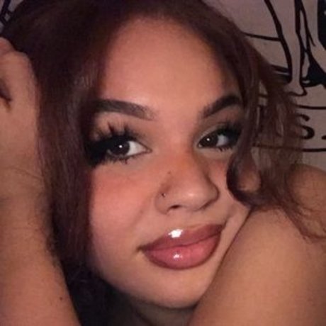 Naakte gelekte OnlyFans-foto van Naomij