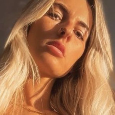 Naakte gelekte OnlyFans-foto van Chelseamorgan